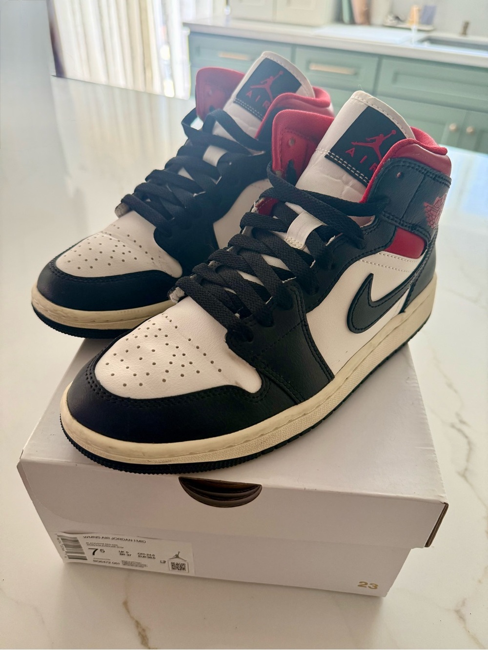 Women’s Air Jordan 1 Mid Gym Red Panda Black Red Size 7.5 BQ6472-061